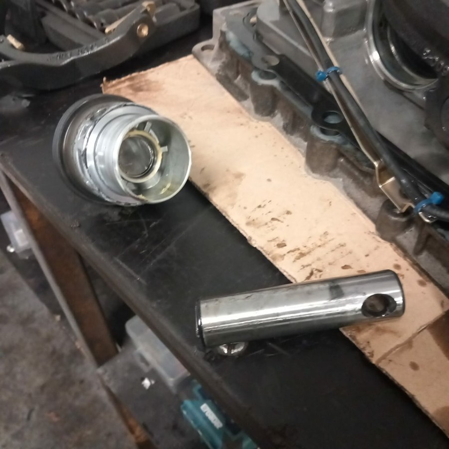 Înlocuire kit ambreaj SCANIA, furcă și pistonaș cutie viteze VOLVO FH